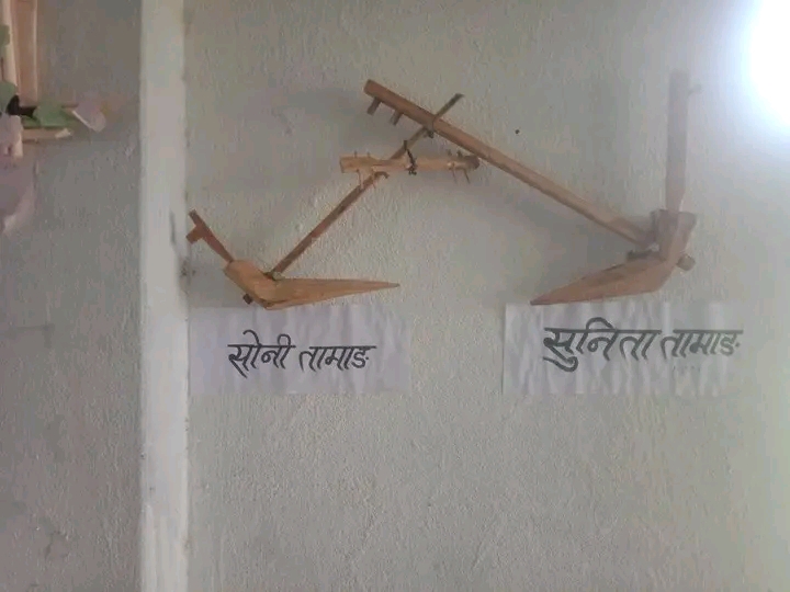 कक्षा १२ का विद्यार्थीले  बनाएका शैक्षिक सामग्री